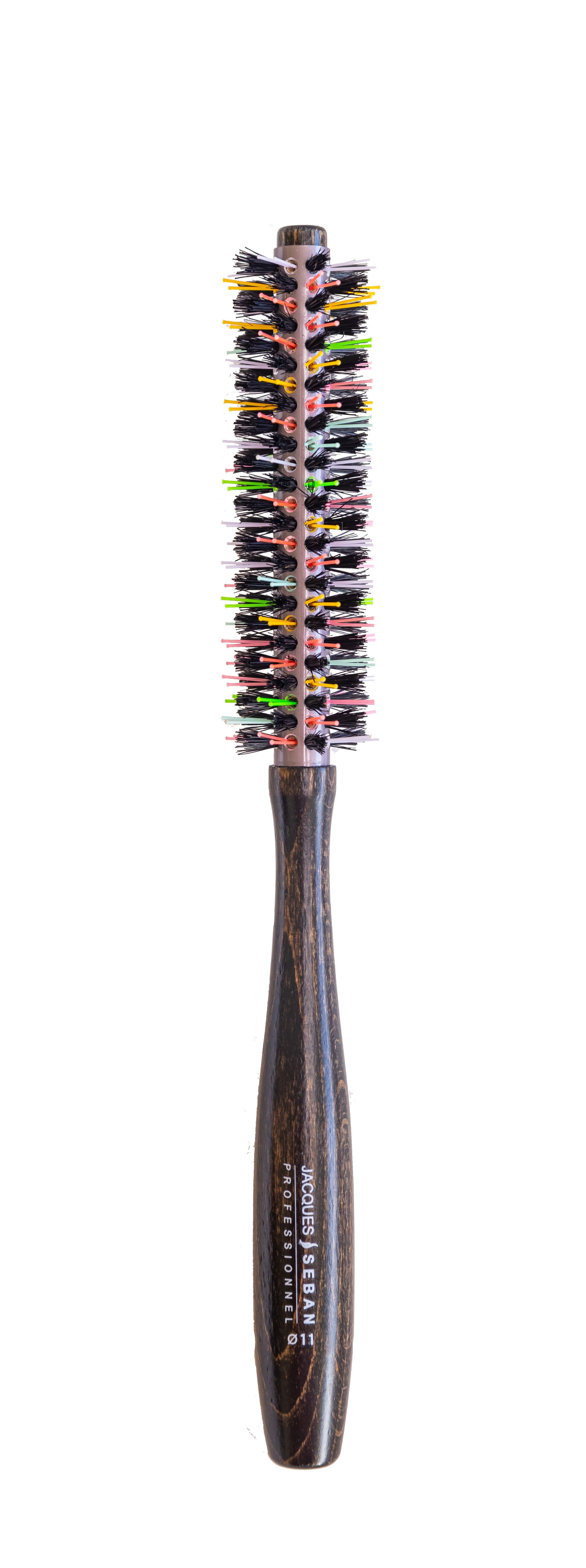 https://cdn.shopify.com/s/files/1/0849/0457/5309/files/brosse-ronde-aluminium-picots-multicolores-jacques-seban-11-mm_e702f881-597c-433e-ae95-0a3aeeb8ebc8.jpg?v=1733826577