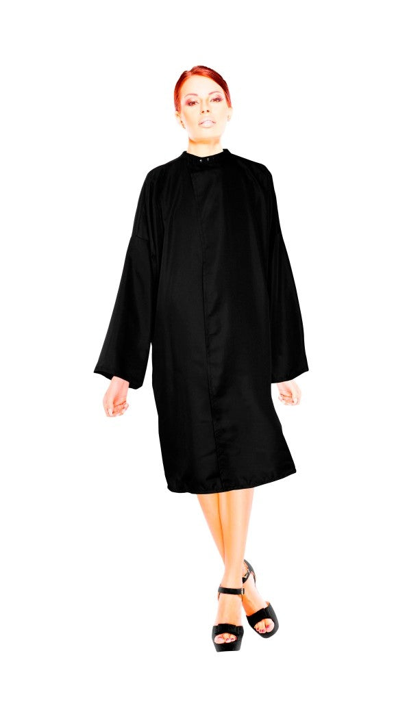 https://cdn.shopify.com/s/files/1/0849/0457/5309/files/peignoir-de-coiffure-femme-noir-penelope-jacques-seban.jpg?v=1733827046