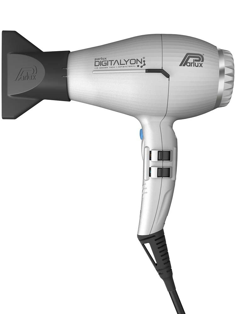 https://cdn.shopify.com/s/files/1/0849/0457/5309/files/seche-cheveux-professionnel-digitalyon-parlux-argent.jpg?v=1733826959