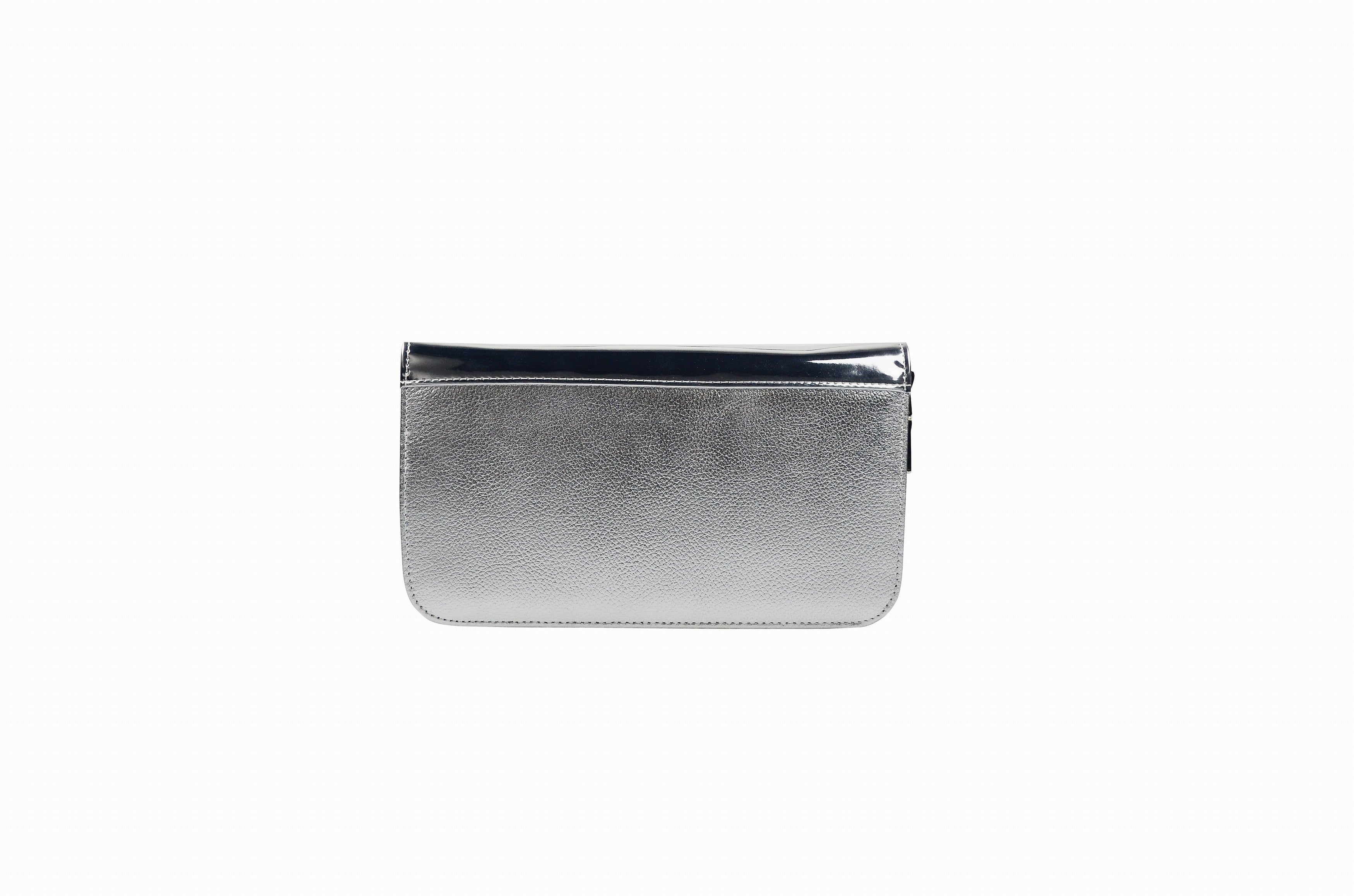 https://cdn.shopify.com/s/files/1/0849/0457/5309/files/trousse-ciseaux-de-coiffure-argent-haircut.jpg?v=1733826863